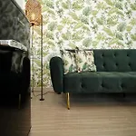 Апартаменты The Tree *