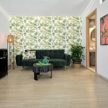 The Tree Apartment *